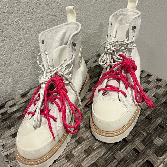 NWOT! Converse -Chuck Taylor Crafted Boot Egret Natural Ivory w/Ivory/Pink Laces - Picture 3 of 6
